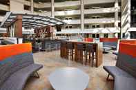 บาร์ คาเฟ่ และเลานจ์ Embassy Suites by Hilton Washington DC Chevy Chase Pavilion