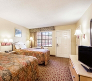 Bedroom 3 Days Inn by Wyndham Yazoo City