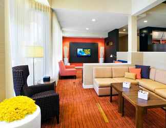 Lobby 2 Courtyard by Marriott Fresno