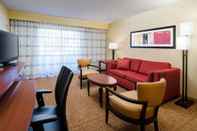 Common Space Courtyard by Marriott Fresno