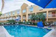 Kolam Renang Quality Inn Miami Airport - Doral