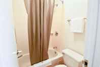 Phòng tắm bên trong Motel 6 Nashua, NH - South