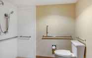 Toilet Kamar 6 Comfort Inn Chester - Richmond South