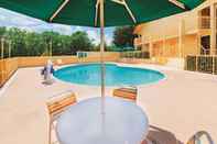 Swimming Pool La Quinta Inn by Wyndham San Antonio Lackland