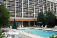 Kolam Renang Howard Johnson by Wyndham Atlanta Airport/College Park