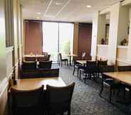 Restoran 5 Howard Johnson by Wyndham Atlanta Airport/College Park