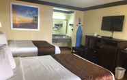 Bedroom 5 Days Inn by Wyndham Lake Charles