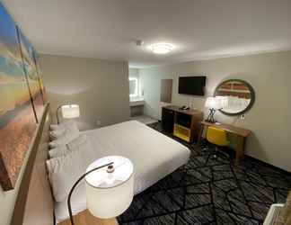 Bedroom 2 Days Inn by Wyndham Lake Charles