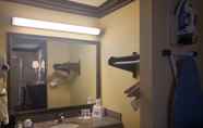 In-room Bathroom 6 Days Inn by Wyndham Lake Charles