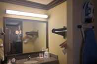In-room Bathroom Days Inn by Wyndham Lake Charles
