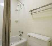 In-room Bathroom 6 Motel 6 Spring Hill, FL - Weeki Wachee