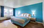 Bedroom 4 Motel 6 Spring Hill, FL - Weeki Wachee