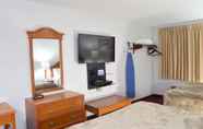 Bedroom 6 Rodeway Inn & Suites New Paltz - Hudson Valley