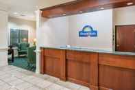 Lobby Days Inn by Wyndham Paducah