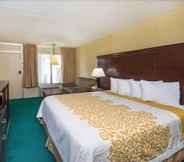 Bedroom 3 Days Inn by Wyndham Paducah