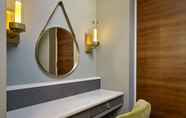 Kamar Tidur 4 100 Queen's Gate Hotel London, Curio Collection by Hilton