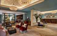 Lobi 2 100 Queen's Gate Hotel London, Curio Collection by Hilton