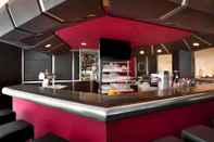 Bar, Cafe and Lounge Ramada by Wyndham Nuernberg Parkhotel