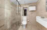 In-room Bathroom 6 Canberra Rex Hotel & Serviced Apartments