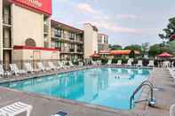 Swimming Pool Econo Lodge Inn & Suites Rehoboth Beach