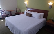 Phòng ngủ 4 Calafia Hotel