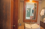 Phòng tắm bên trong 5 Calafia Hotel