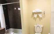 In-room Bathroom 6 Days Inn by Wyndham San Antonio Northwest/Seaworld