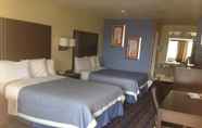 Bedroom 4 Days Inn by Wyndham San Antonio Northwest/Seaworld