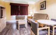 Common Space 5 SureStay Hotel by Best Western Fontana