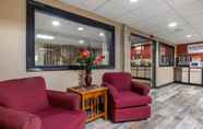 Lobby 6 Econo Lodge Milwaukee Airport