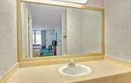 In-room Bathroom 4 Howard Johnson by Wyndham Galloway Atlantic City Area