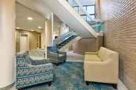 Lobby Clarion Hotel & Suites BWI Airport North