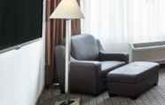 Common Space 7 Clarion Hotel & Suites BWI Airport North