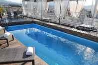 Swimming Pool Gounod Hotel