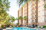 Swimming Pool Wyndham Garden New Orleans Airport