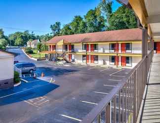 Exterior 2 Days Inn by Wyndham Downtown Aiken