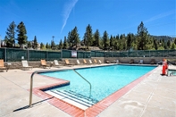 Swimming Pool Tahoe Summit Village