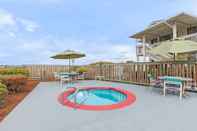 Swimming Pool Days Inn by Wyndham Auburn