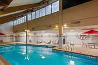 สระว่ายน้ำ Best Western Premier Kansas City Sports Complex Hotel