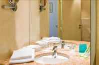 Toilet Kamar Hotel Paris Neuilly