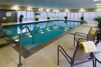 Swimming Pool DoubleTree by Hilton Norwalk