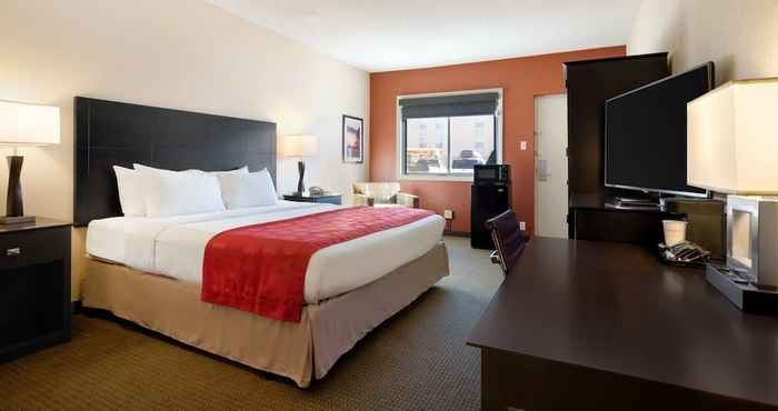 Bedroom Ramada Plaza & Conference Center by Wyndham Gillette