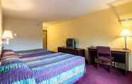 Bedroom 4 Motel 6 Saint Paul, MN - I-94
