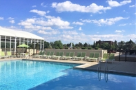 Swimming Pool Lincolnshire Marriott Resort