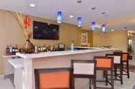 Bar, Kafe, dan Lounge Best Western Plus Fresno Airport Hotel