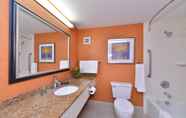 Toilet Kamar 5 Best Western Plus Fresno Airport Hotel