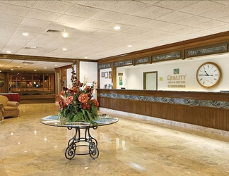 Lobby 2 Quality Inn & Suites