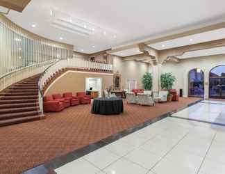 Lobby 2 Ramada by Wyndham Fresno North