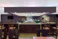 Bar, Cafe and Lounge Ramada by Wyndham Fresno North