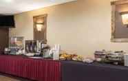 ร้านอาหาร 7 Ramada by Wyndham Fresno North